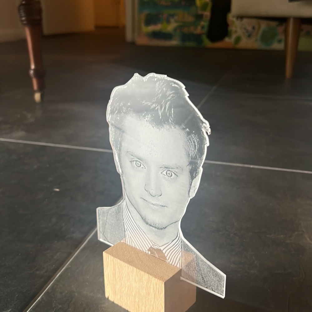 Elijah Wood art statue acrylic laser cut - Picture 2 of 5